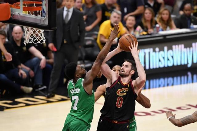 张子宇：我没大家想的那么高 大概2米23左右